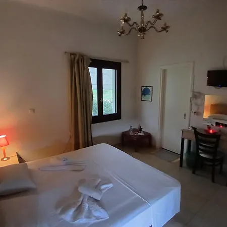 Ancient Tiryns Pensionat 3*